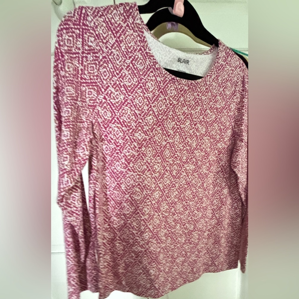 Blair Red Graphic Long Sleeve Medium Top